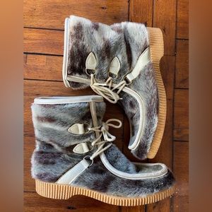 1970s Vintage Faux Sealskin Boots Mukluks Alpine Faux Fur Snow Boots size 9